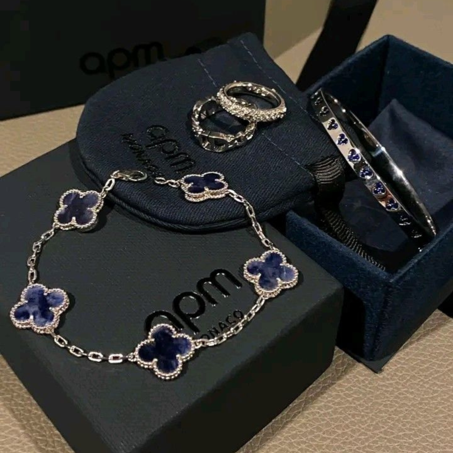 ACCESSOIRES – L'Art du Détail